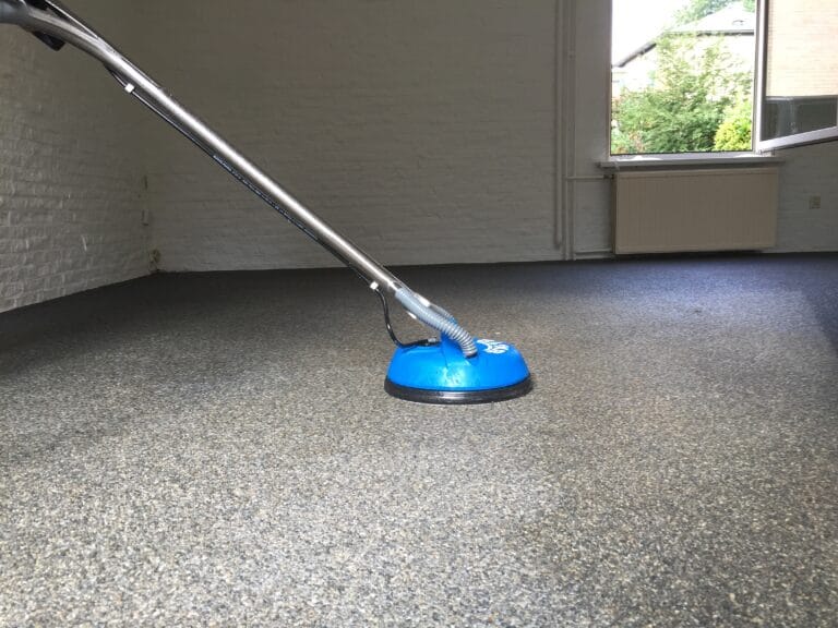 Grindvloer laten schoonmaken