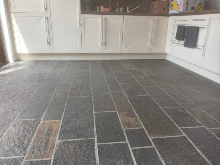 Leisteen vloer reinigen