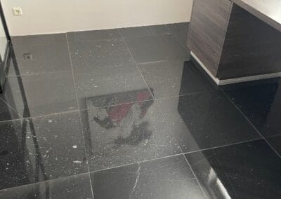 Belgische hardsteen vloer reinigen en polijsten