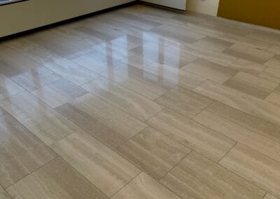 Travertin vloer reinigen en polijsten