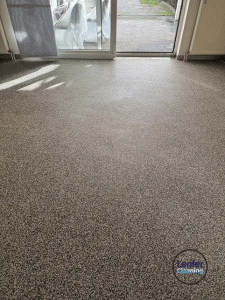 Grindvloer gereinigd in woonhuis Eygelshoven