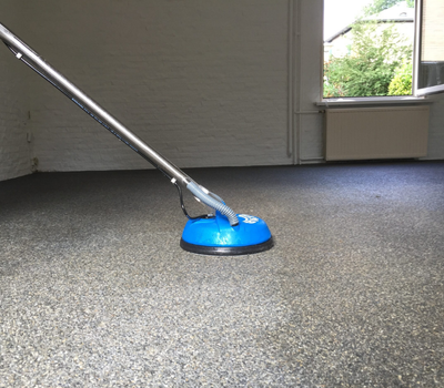Grindvloer reinigen